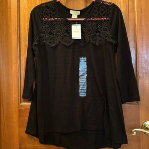 Black top with lace front top, large